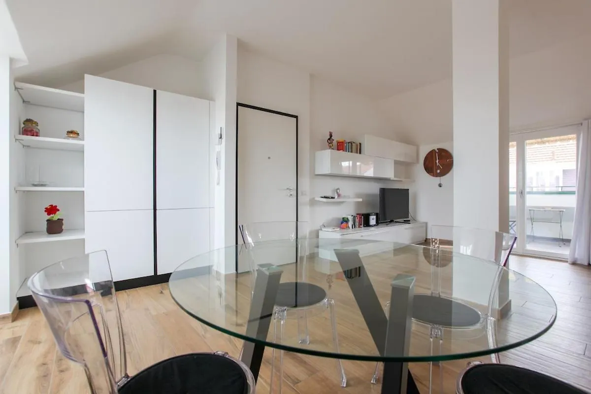 Luminoso Appartamento Con Terrazzo 米兰 0*,  意大利