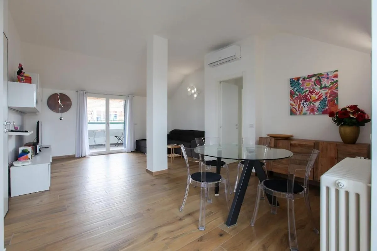 公寓 Luminoso Appartamento Con Terrazzo 米兰 意大利